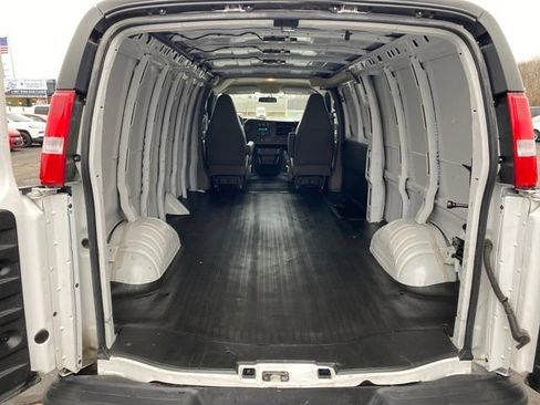 Certified 2024 GMC Savana 2500 Extended w/ Driver Convenience Package image 18