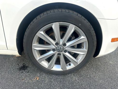 Used 2013 Volkswagen Golf TDI image 12