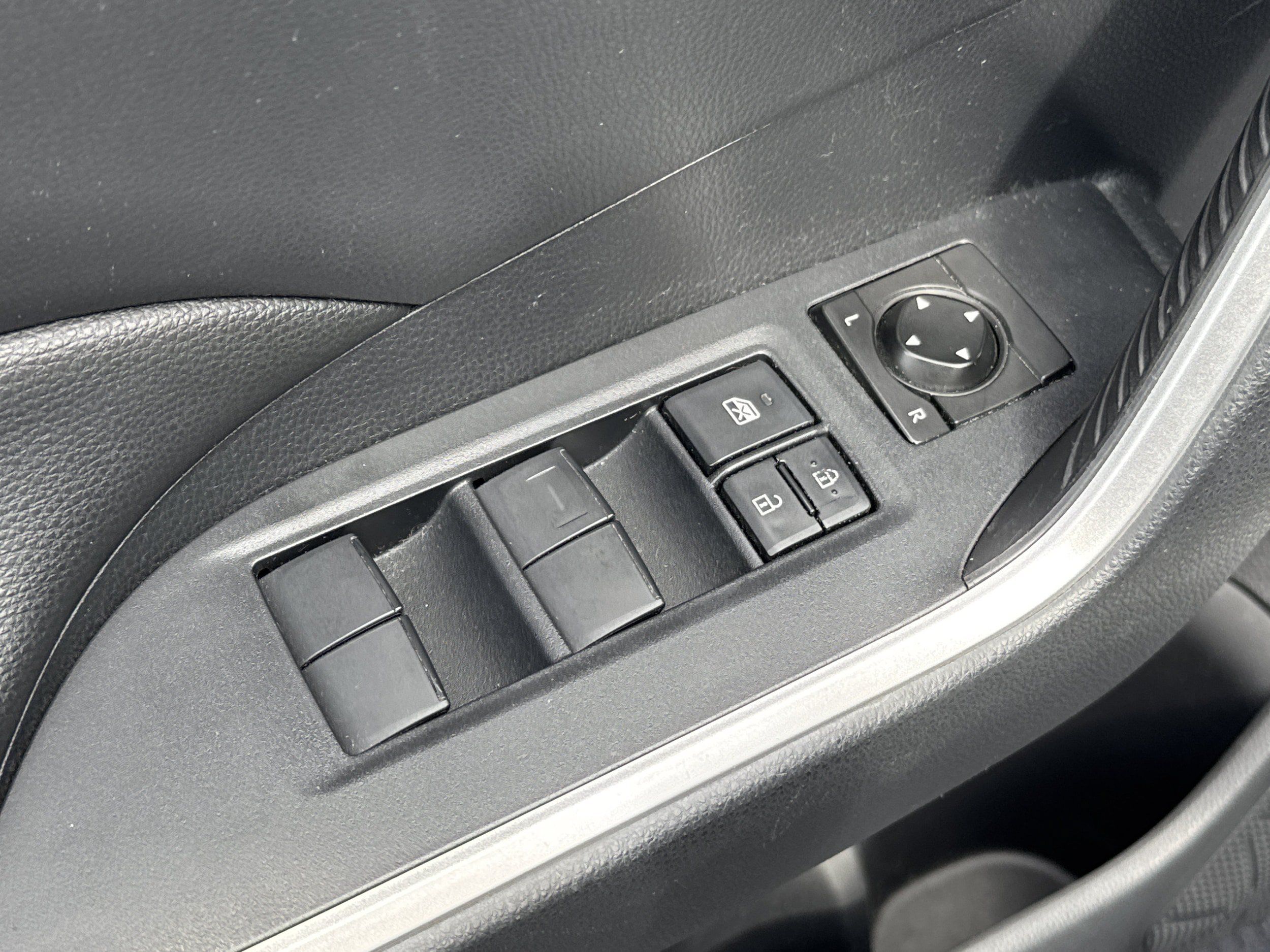 Used 2019 Toyota RAV4 XLE FWD image 24