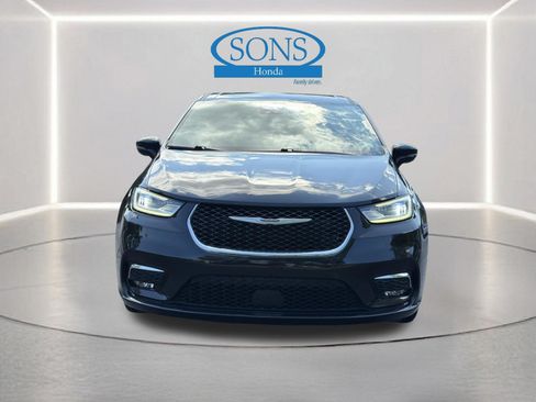 Used 2024 Chrysler Pacifica Touring-L FWD image 30