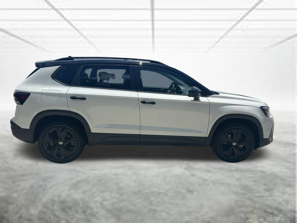 New 2026 Volkswagen Taos SE FWD image 7