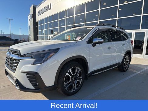 Used 2023 Subaru Ascent Touring image 1