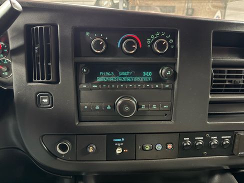Used 2017 Chevrolet Express 2500 RWD image 16