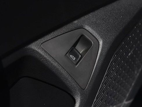 Certified 2025 Volkswagen Jetta SE w/ Sunroof Package FWD image 9
