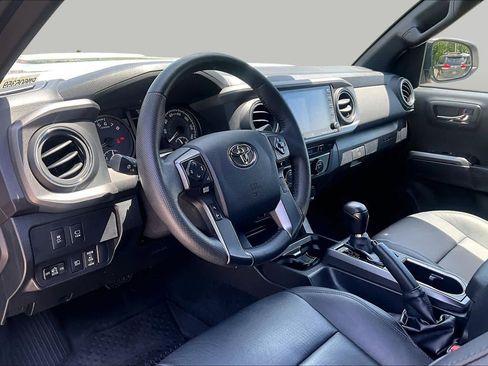 Used 2023 Toyota Tacoma TRD Sport w/ TRD Premium Sport Package AWD/4WD image 18