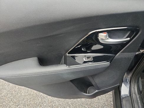 Used 2020 Kia Niro EX w/ Cold Weather Package FWD image 27