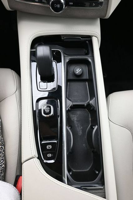 Used 2023 Volvo XC90 B6 Core w/ Protection Package Premier AWD/4WD image 12