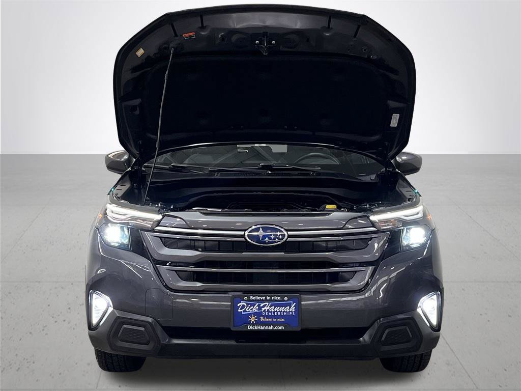 Used 2025 Subaru Forester Premium AWD/4WD image 5