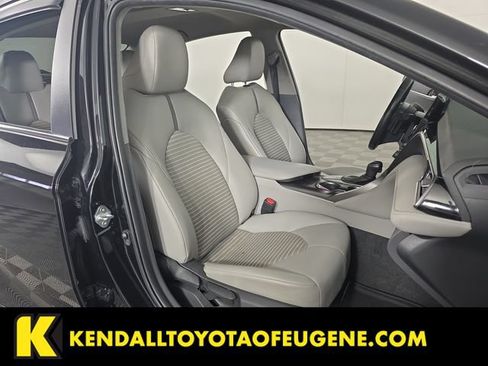 Used 2022 Toyota Camry SE w/ Cold Weather Package FWD image 20