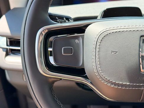 New 2026 Lincoln Navigator Premiere AWD/4WD image 12