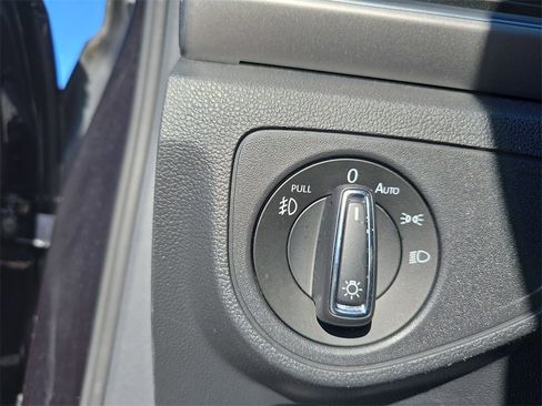 Used 2018 Volkswagen Atlas SE image 22