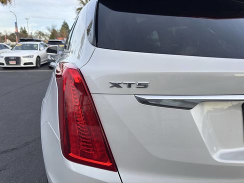 Used 2017 Cadillac XT5 Platinum image 27