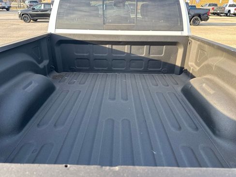 Used 2020 RAM 1500 Classic SLT w/ Luxury Group RWD image 9