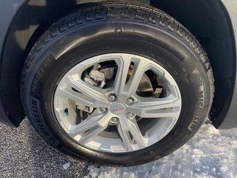 Used 2024 GMC Terrain SLE w/ Driver Convenience Package image 40