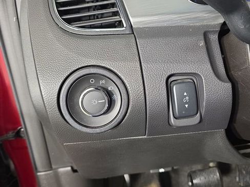 Used 2017 Ford Taurus SEL image 28