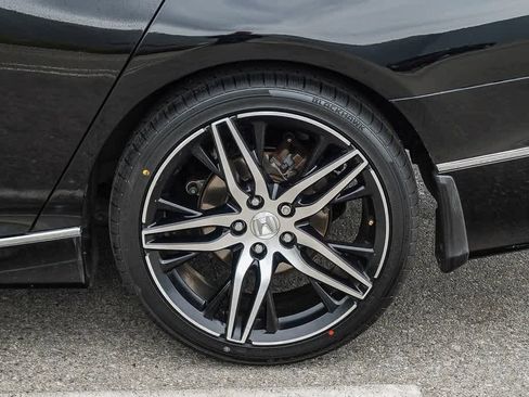 Used 2021 Honda Accord Touring image 11