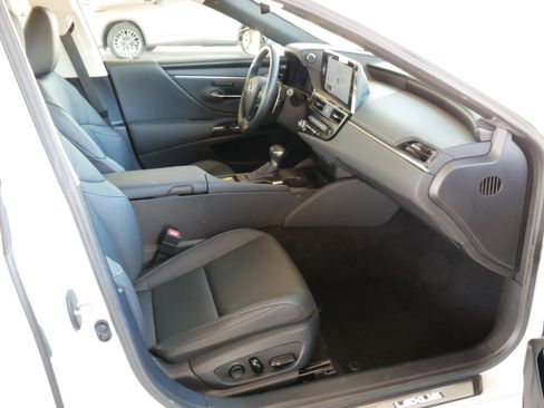 Used 2025 Lexus ES 350 350 w/ Premium Package image 10