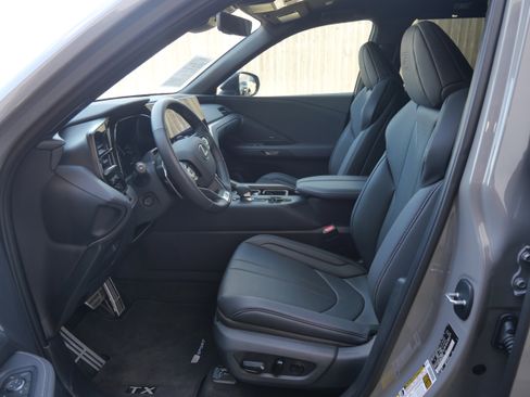 Used 2025 Lexus TX 500h AWD image 22