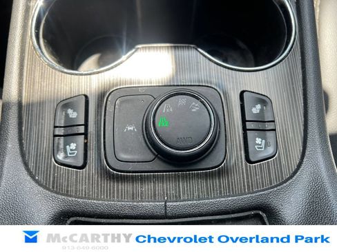 Used 2021 GMC Acadia SLT w/ Preferred Package AWD/4WD image 16