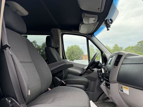 Used 2016 Mercedes-Benz Sprinter 2500 image 26
