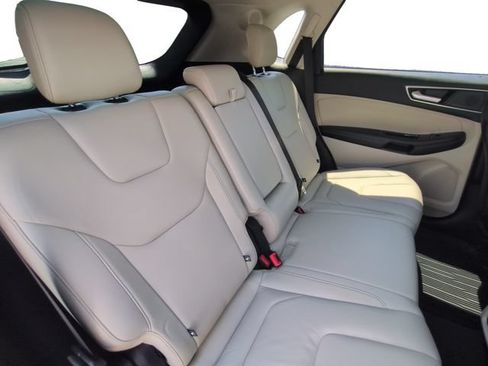 Used 2020 Ford Edge Titanium w/ Class II Trailer Tow Package AWD/4WD image 25