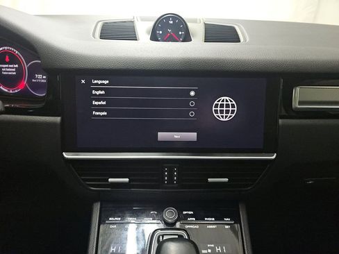 Used 2023 Porsche Cayenne Platinum Edition image 6
