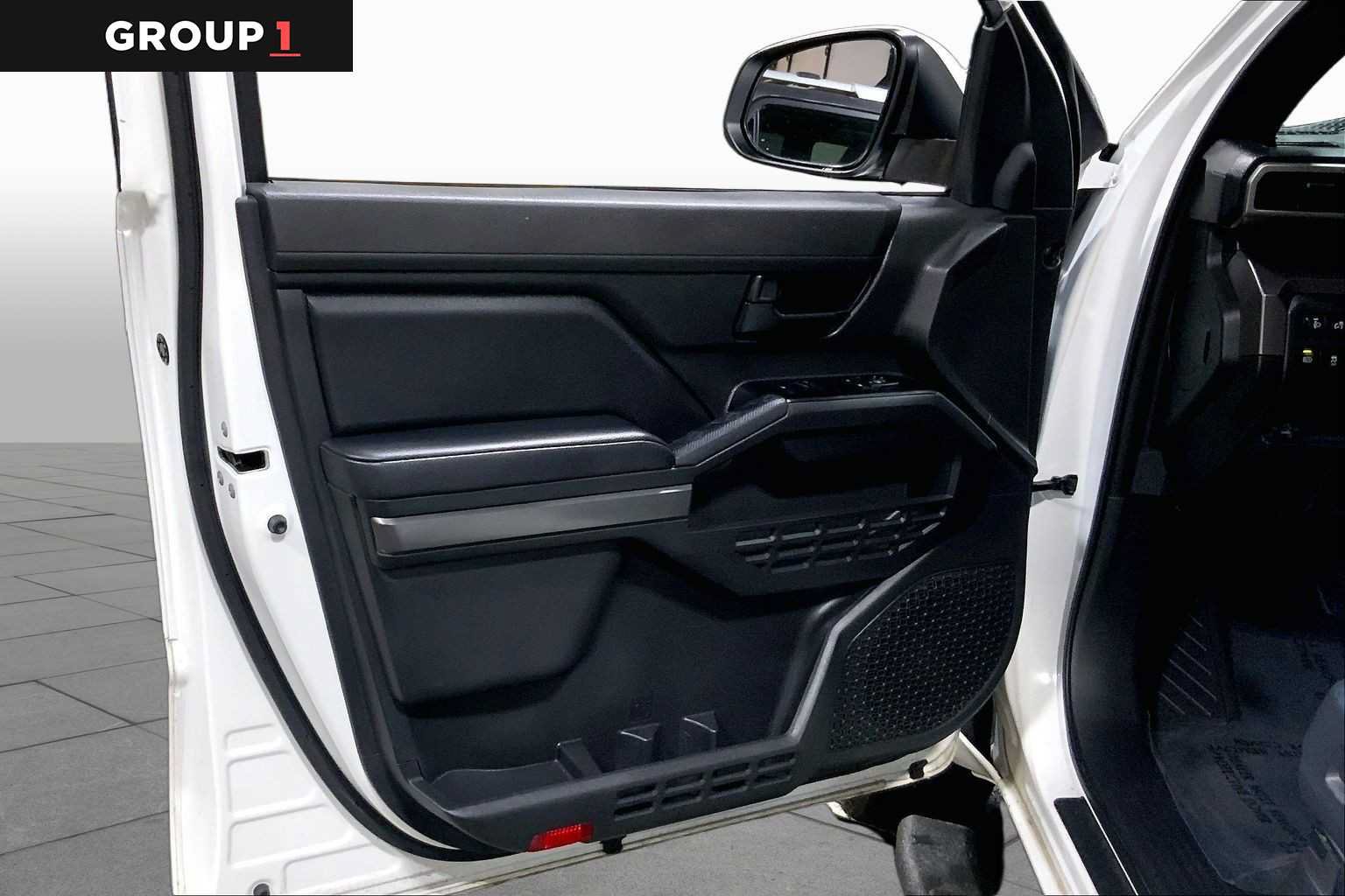 Certified 2025 Toyota Tacoma SR5 AWD/4WD image 22
