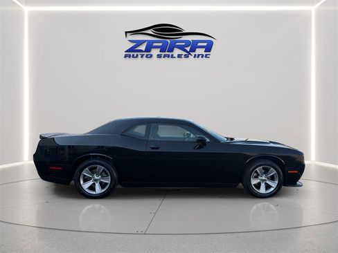 Used 2022 Dodge Challenger SXT RWD image 8