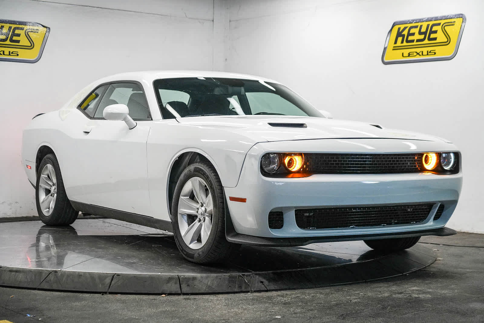 Used 2023 Dodge Challenger SXT RWD image 5