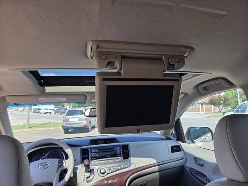 Used 2011 Toyota Sienna XLE FWD image 17