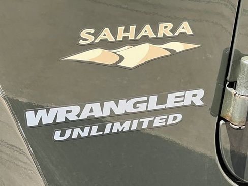 Used 2015 Jeep Wrangler Unlimited Sahara w/ Max Tow Package AWD/4WD image 2