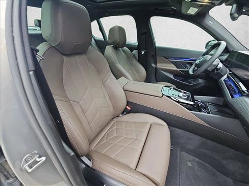 Used 2024 BMW i5 eDrive40i w/ Executive Package RWD image 21