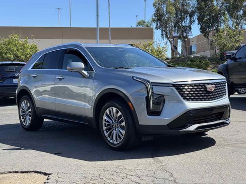 Used 2025 Cadillac XT4 Premium Luxury FWD image 4