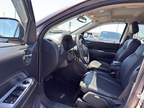 Used 2017 Jeep Compass Latitude AWD/4WD image 11