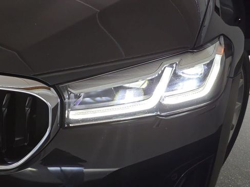 Used 2021 BMW 530e RWD image 32