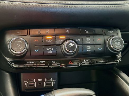 Used 2023 Dodge Durango SXT image 10