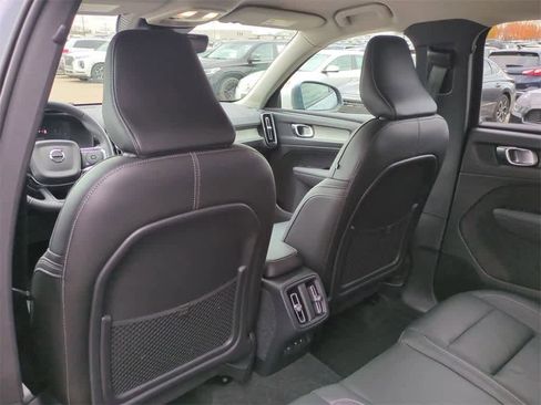 Used 2023 Volvo XC40 B5 Core w/ Convenience Package image 10