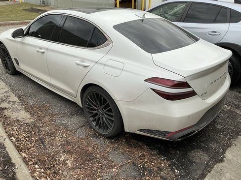 Used 2022 Genesis G70 3.3T Launch Edition image 10