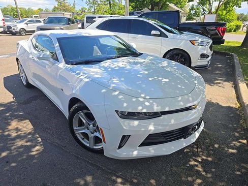 Used 2017 Chevrolet Camaro LT RWD image 4