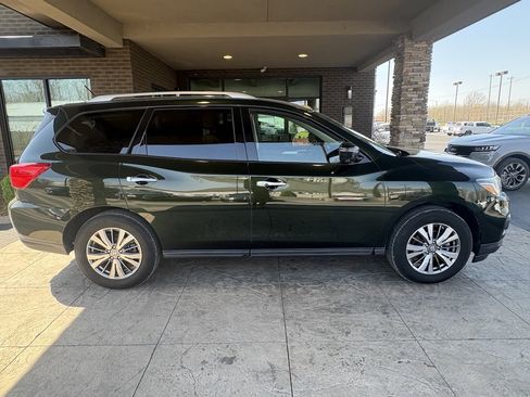 Used 2018 Nissan Pathfinder SL w/ Cargo Package image 5