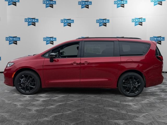 New 2026 Chrysler Pacifica Select w/ S Appearance Package AWD/4WD image 2