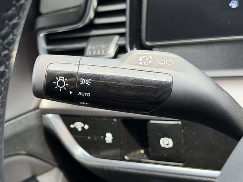 Used 2025 Kia Sportage EX FWD image 26