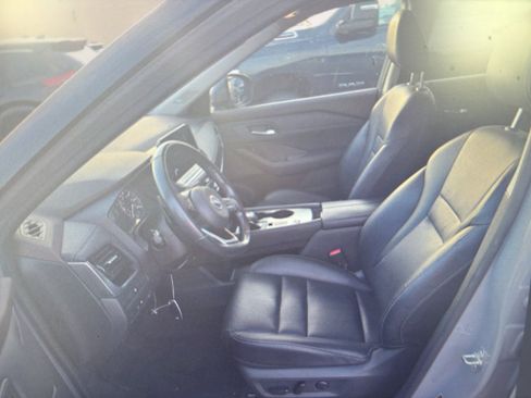 Used 2023 Nissan Rogue SL w/ SL Premium Package FWD image 3