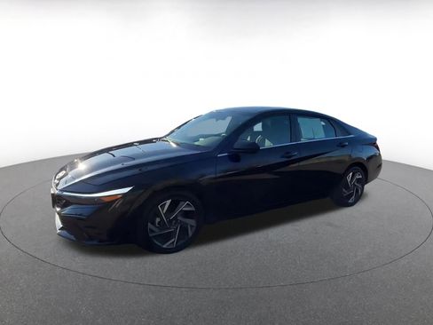 Used 2025 Hyundai Elantra SEL image 4