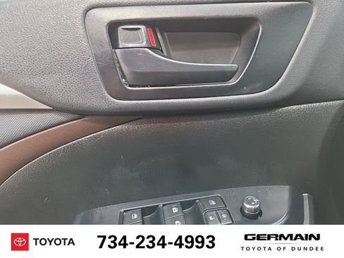 Used 2019 Toyota Highlander LE FWD image 22