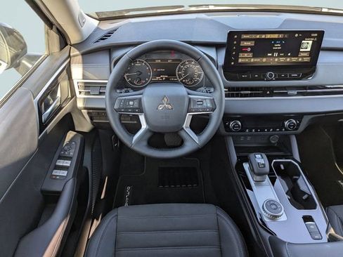 New 2026 Mitsubishi Outlander SE FWD image 14
