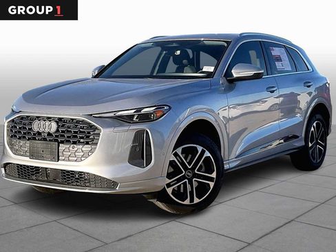 Used 2025 Audi Q5 Premium w/ Convenience Package image 1