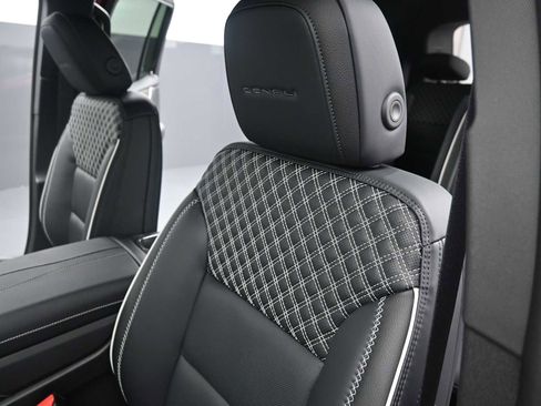 New 2026 GMC Acadia Denali w/ Super Cruise Package image 28