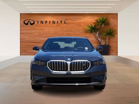 Used 2024 BMW i5 eDrive40i image 2