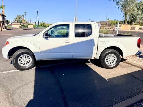 Used 2019 Nissan Frontier SV AWD/4WD image 3